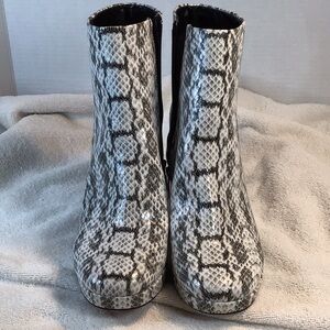 Light Gray Snakeskin Ankle Boots with Sleek Silhouette and Glossy Finish